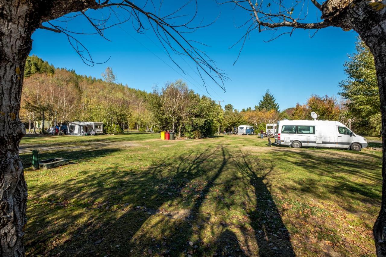 Alpine Adventure Holiday Park แฮนเมอร์สปริงส์ ภายนอก รูปภาพ