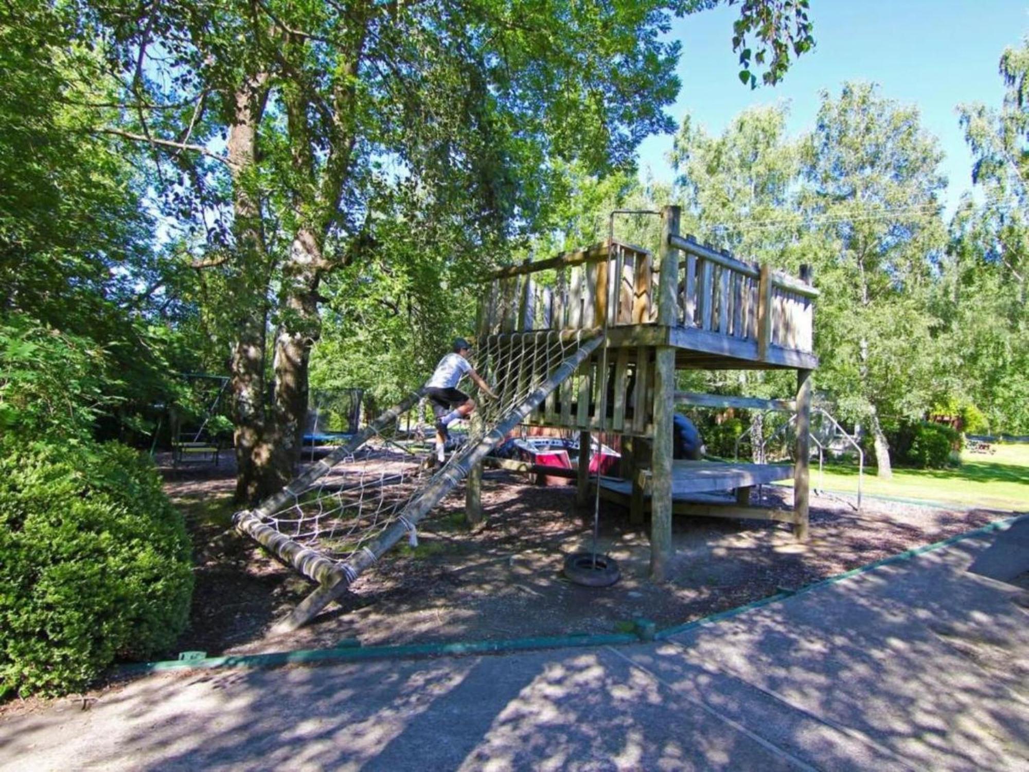 Alpine Adventure Holiday Park แฮนเมอร์สปริงส์ ภายนอก รูปภาพ