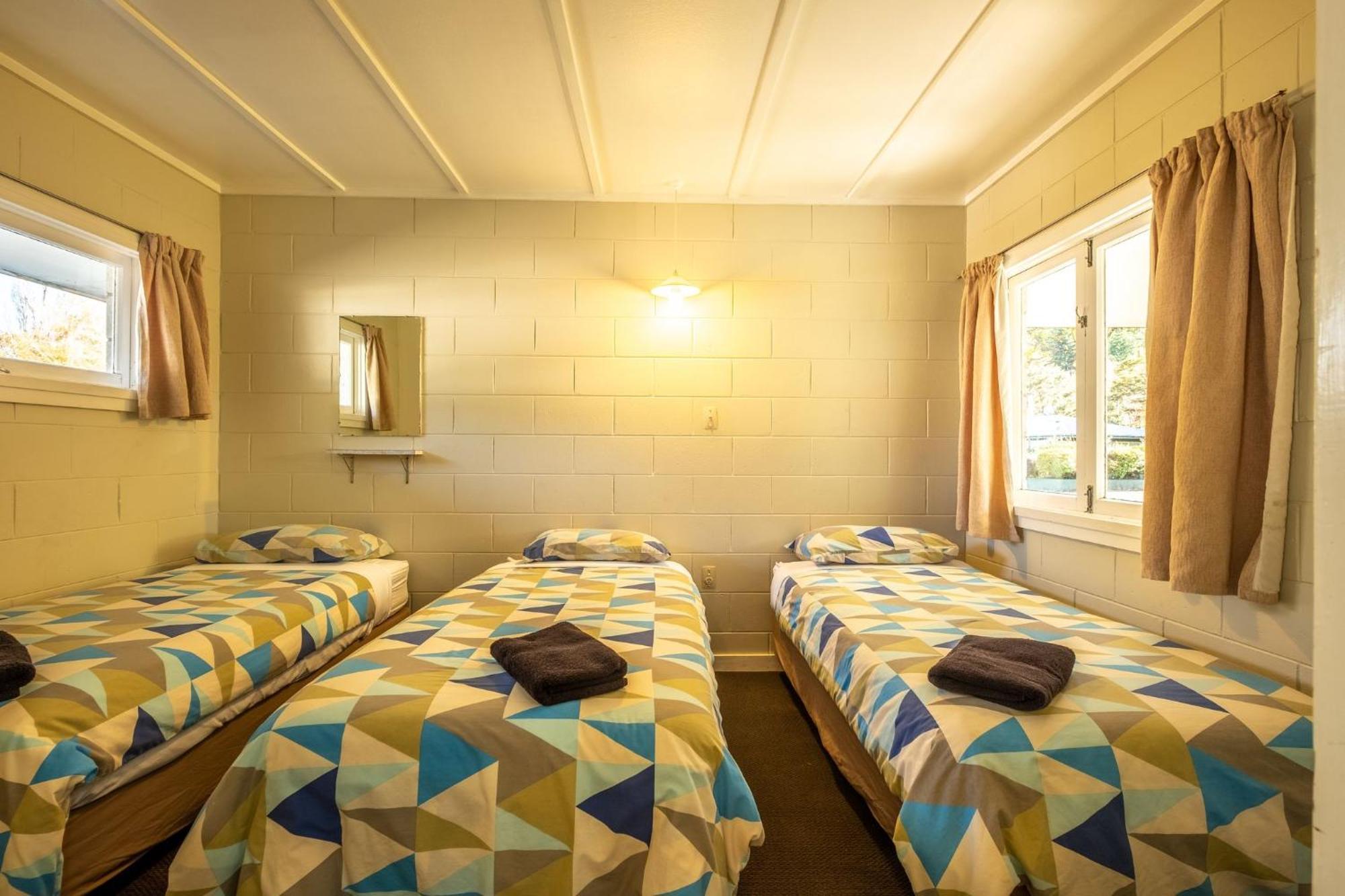 Alpine Adventure Holiday Park แฮนเมอร์สปริงส์ ภายนอก รูปภาพ