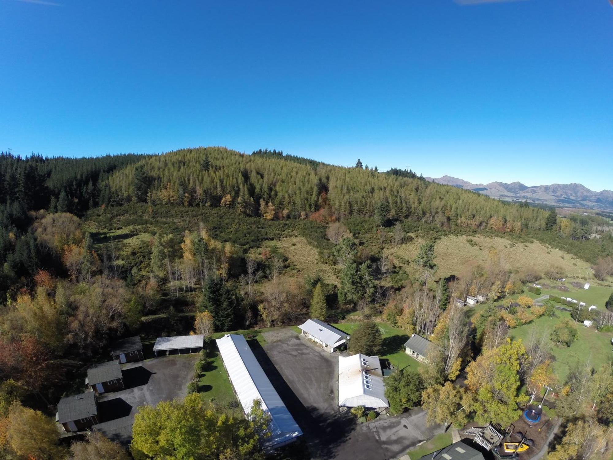Alpine Adventure Holiday Park แฮนเมอร์สปริงส์ ภายนอก รูปภาพ