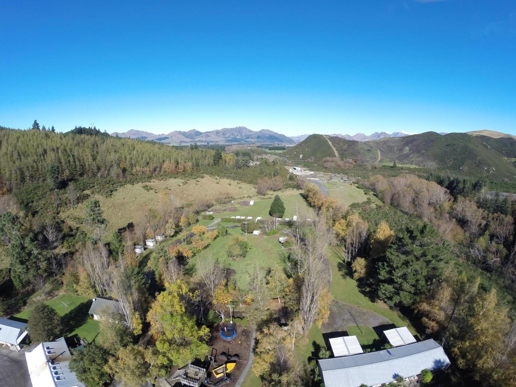 Alpine Adventure Holiday Park แฮนเมอร์สปริงส์ ภายนอก รูปภาพ