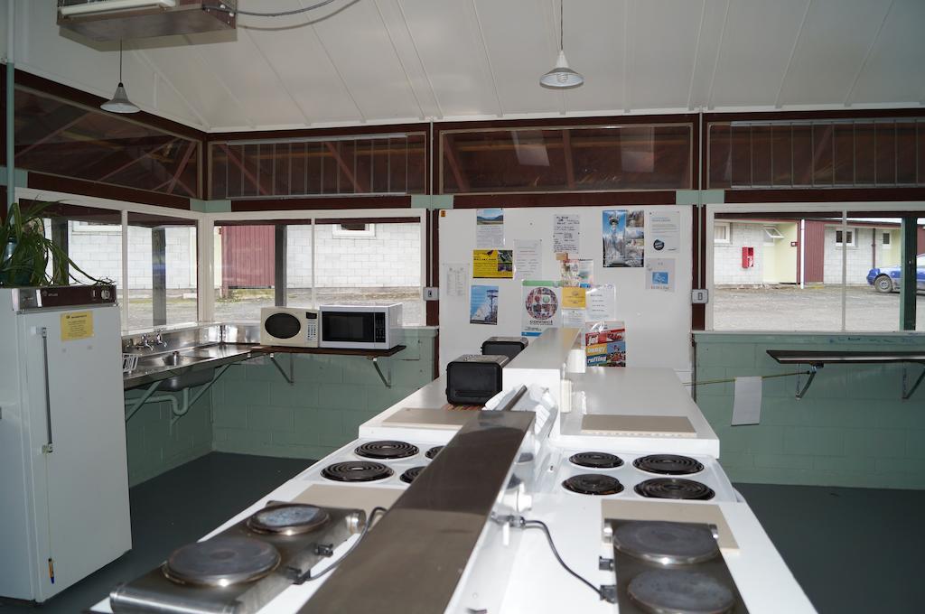 Alpine Adventure Holiday Park แฮนเมอร์สปริงส์ ภายนอก รูปภาพ