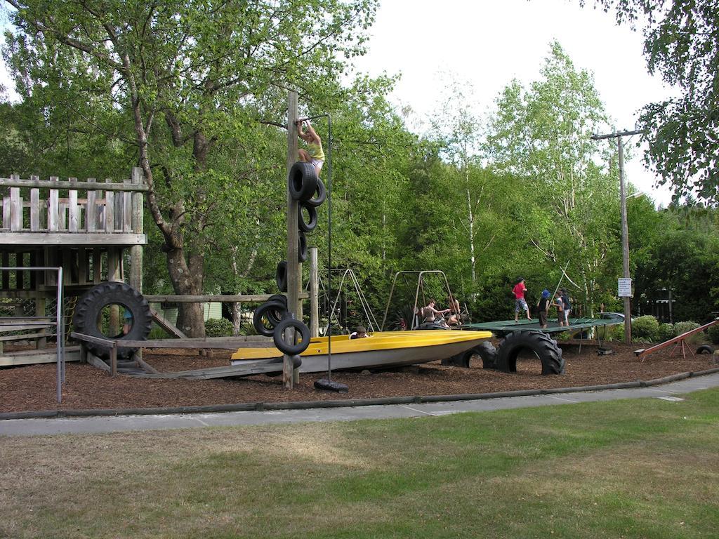 Alpine Adventure Holiday Park แฮนเมอร์สปริงส์ ภายนอก รูปภาพ